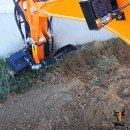 mini pelle bull ht x extraction terre contre mur