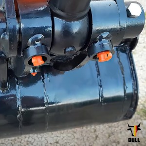 Mini-pelle BULL HT-18-X - Points de graissage sur flèche