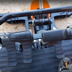 Mini-pelle BULL HT-18-X - Commandes opérateur